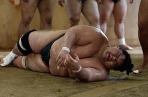 Hit the life of Japanese sumo hand continuously: D