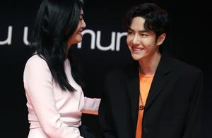 Wang Yibo sees " first kiss object " Yao Chen bl