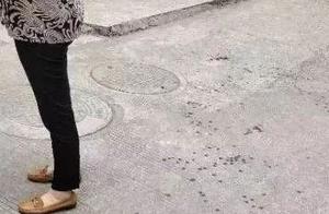 Changzhou one woman is held the knife is chopped, 