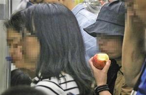 Beijing subway is clear and abstinence still the passenger is violated compasses