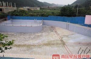 Young man is in swim drown inside the pool die exp