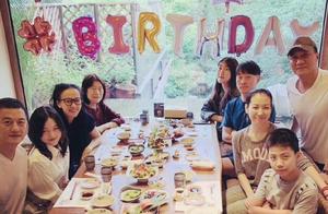 Li Yapeng invites numerous good friend to celebrate unripe Hu Jun for Li Yan a Kang Kang showing a b