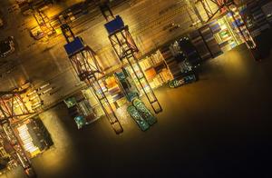 Stand in fair justice at the same time, make strong move instead stoutly