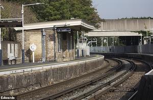 Teenager of 14 years old of England can'ts bear c