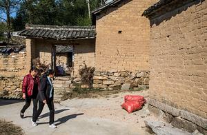 Village of poverty of half way up the mountain of stage of the big King Kong that fasten hill should