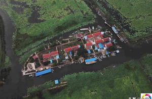 Peach blossom island 4 generation stay in 12 fishermans on the island, daily appreciate lake wind to