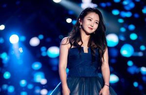 He Jie wears false formal attire not to cover ridi