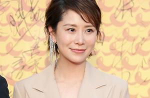 Haiqing wears color of tea with milk to attend even body garment the activity, integral modelling is