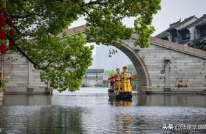 Two streets pillow one river, river of bibcock of benefit hill ancient town, ability is the ancient
