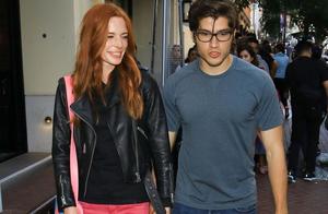 Keluoyi Daikesitela (Chloe Dykstra) go out with male friend the street is patted