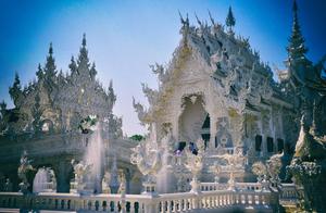 The owner of Thailand white temple fair, architect