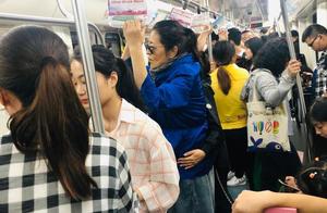 Ni Ping " cruel thin " later crowded subway, who