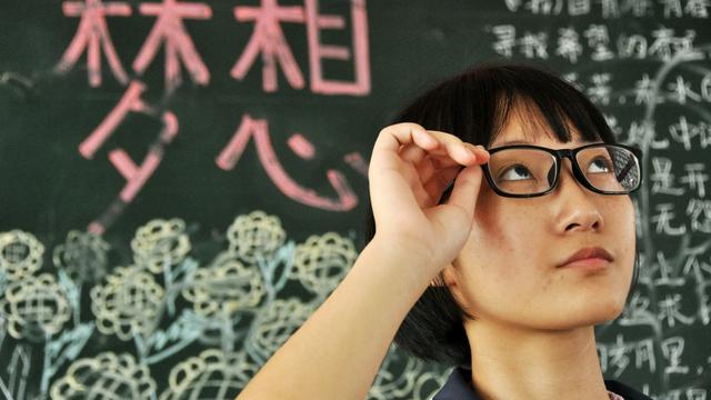 河岸上有多少野花呀!改为陈述句