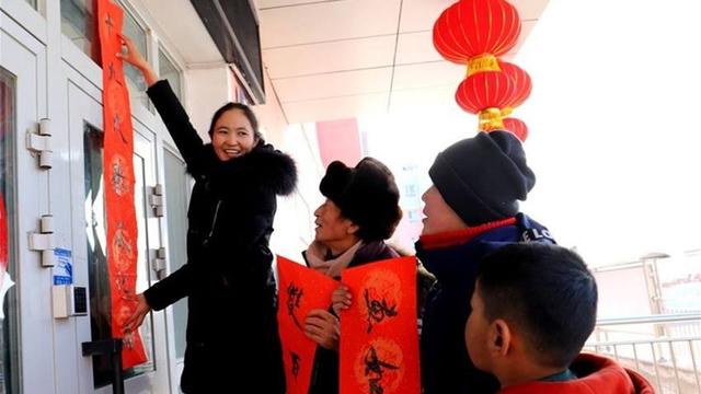 梦见二只死鸡肚子里有二只小活鸡