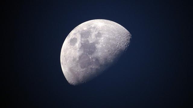 哪十句是关于月亮的诗