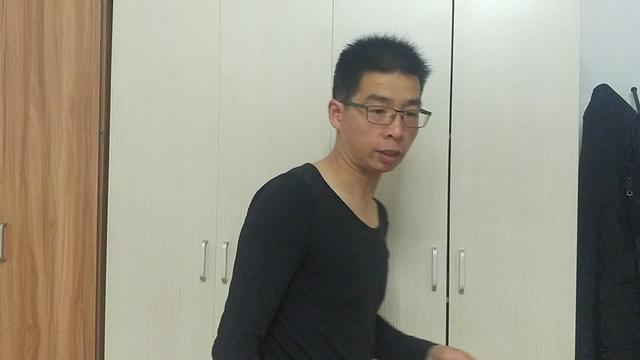 衣柜跟柜门连接的金属连接叫什么