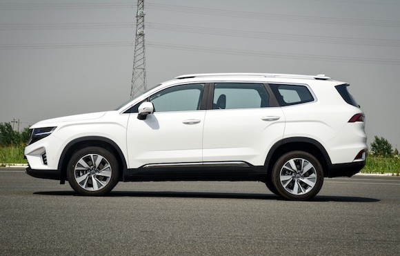 说到suv,先简单了解一下,suv的全称是sport utility vehicle,中文意思