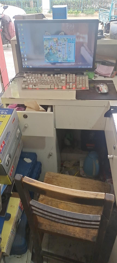 梦幻西游：毅力帝蜗居1平米空间打梦幻，键盘用到包浆不舍得换