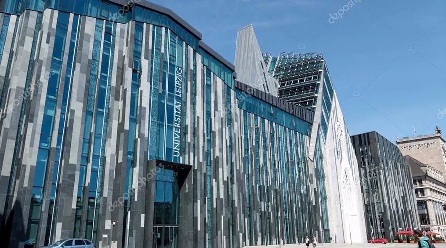 默克尔：从物理博士到“欧洲大婶”