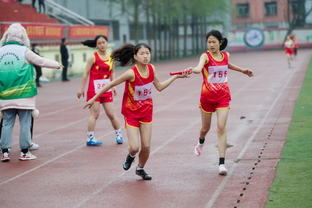 多图直击2021年阜南县中小学生田径运动会精彩瞬间