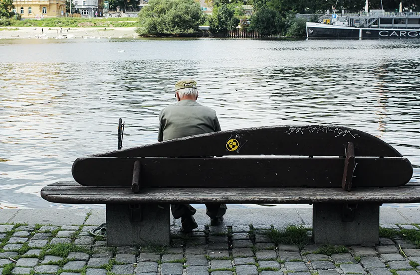 活得小心翼翼，“爸！你什么时候变得这么窝囊了？”