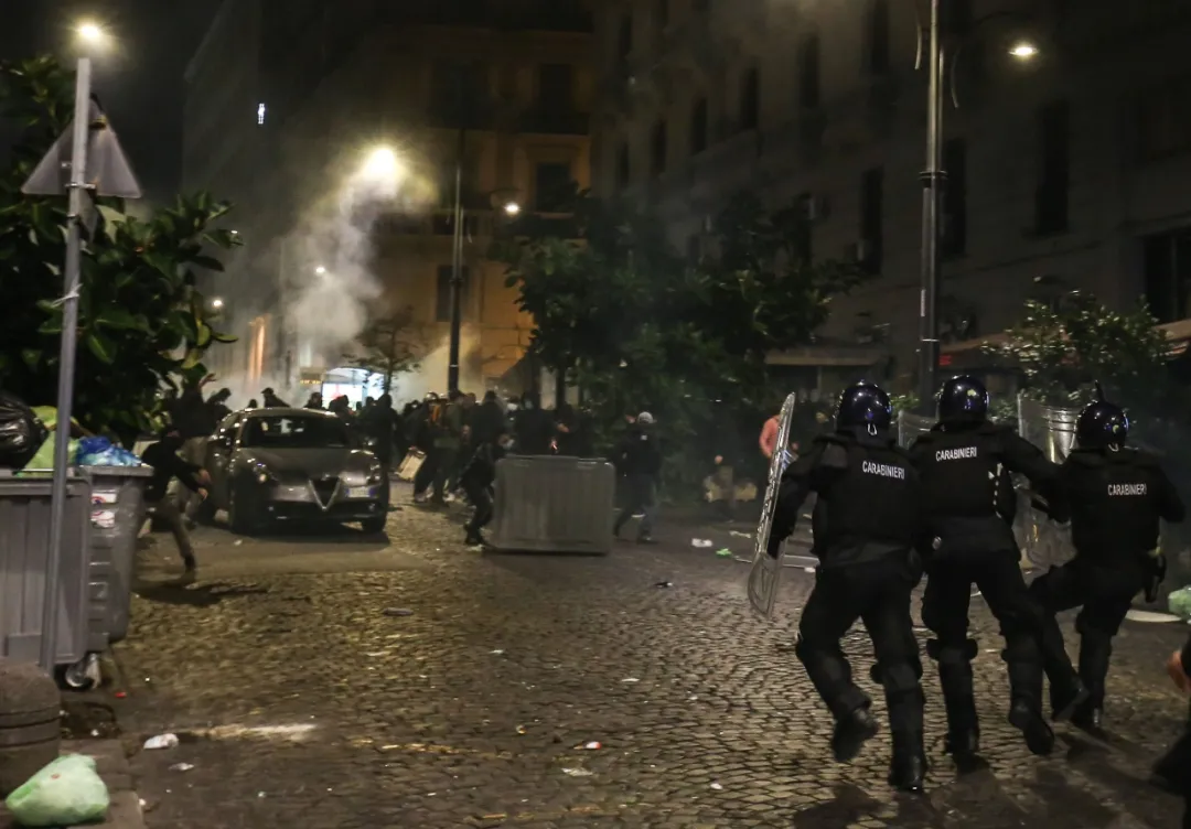 疫情第二波来袭!意大利二次封城 万人上街打砸抢