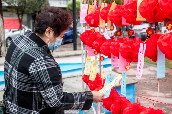 煮汤圆猜灯谜游家渡社区邻里同乐闹元宵