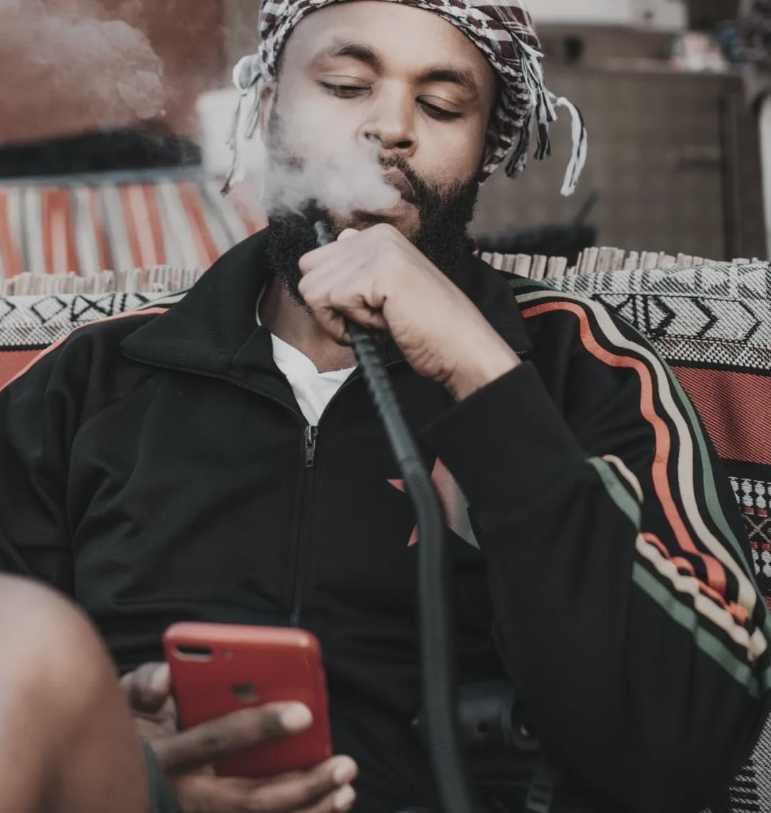 你以为的一夜暴富，背后是暴力、囚禁与死亡