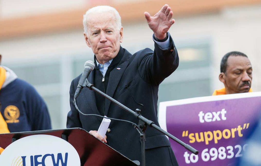 特朗普企图用“黑暗信息”实现“十月惊奇”？