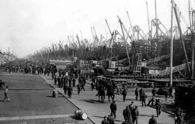 制造业如何拯救美国：四天一艘船、一天五架飞机