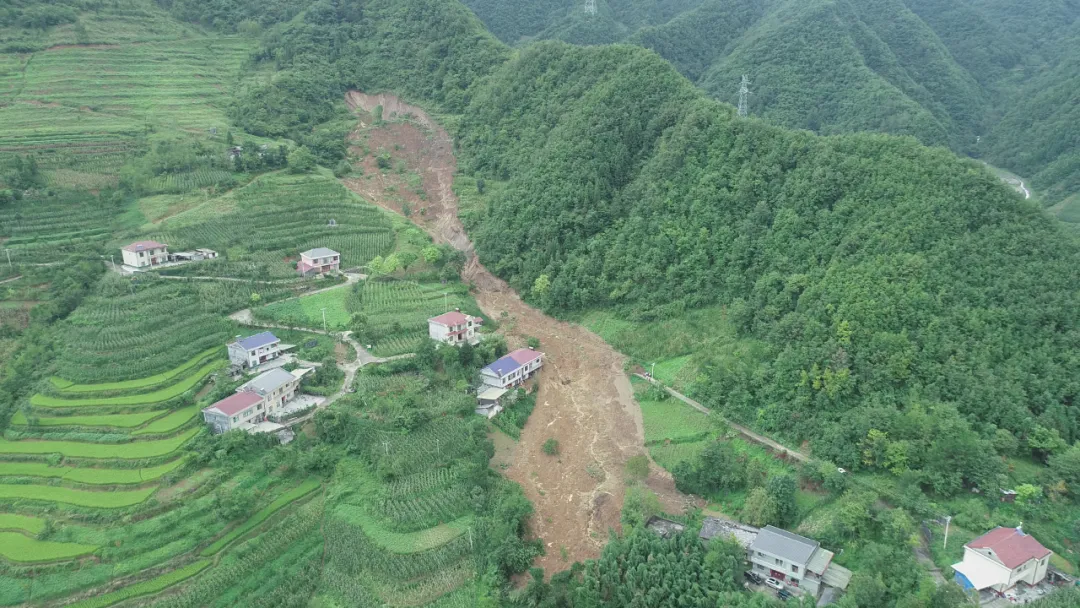 第一地质队火速集结力量赶赴镇坪县开展雨后地质灾害隐患排查纪实