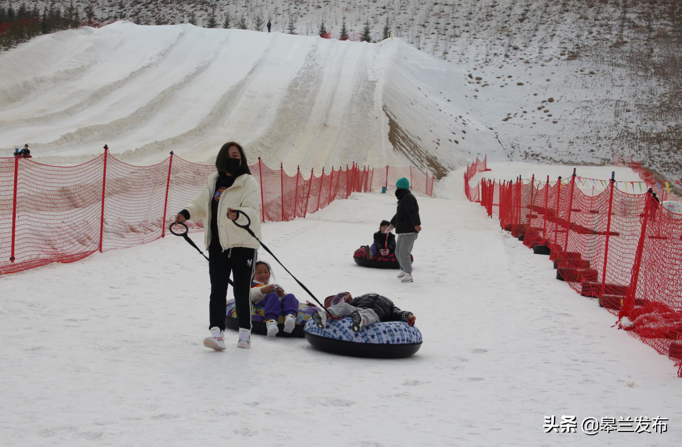 关爱健康—助力心智障碍者家庭冰雪运动汇活动在兰州龙山国际滑雪场