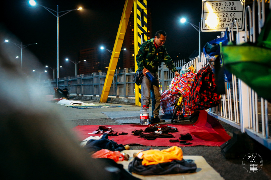 凌晨四点，鬼市大哥的生存时刻