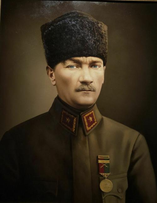 凯末尔：消灭本国文化的爱国者