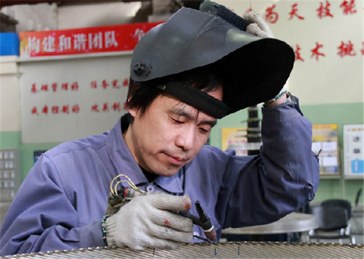 别等到连技术工人都没了，再来谈什么大国工匠