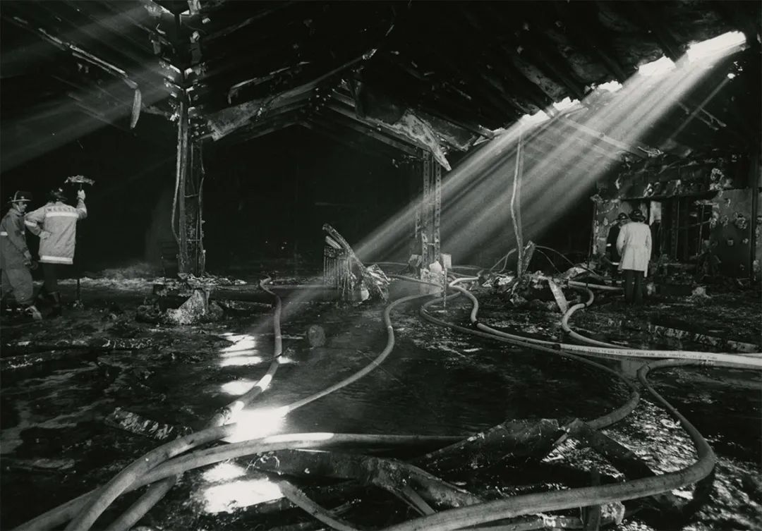 一场被控制在底层的火灾，如何让高层的人"隔空"死亡