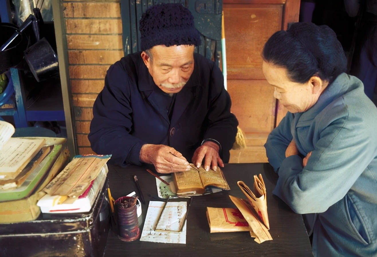 占卜师：你将死于空难，他：后在家被遇难飞机砸死