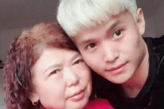28岁小伙被抛弃想不开赖上66岁救命大妈非她不娶如今怎样