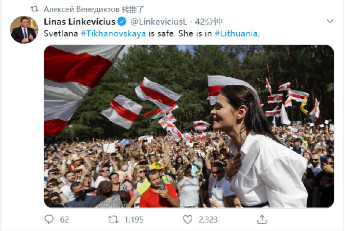 总统请下台！逾十万人抗议，女性手持鲜花身穿白衣