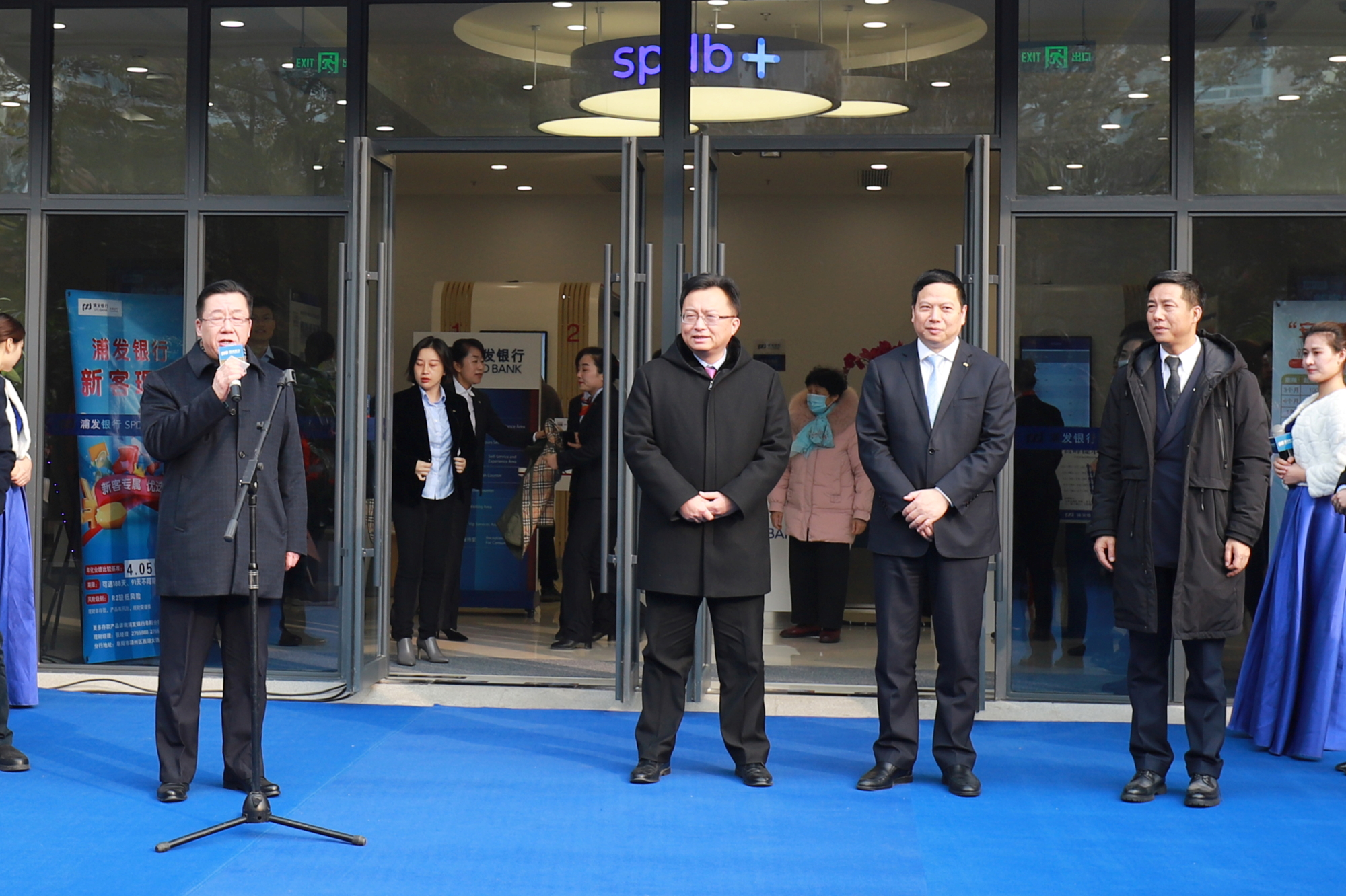 开业庆典上,阜阳市人民政府副市长邓剑军发表了热情洋溢的讲话,并对