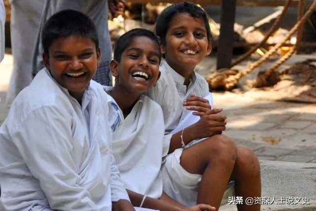 斯里兰卡拥有丰富宝石资源，却成为落后的农业国