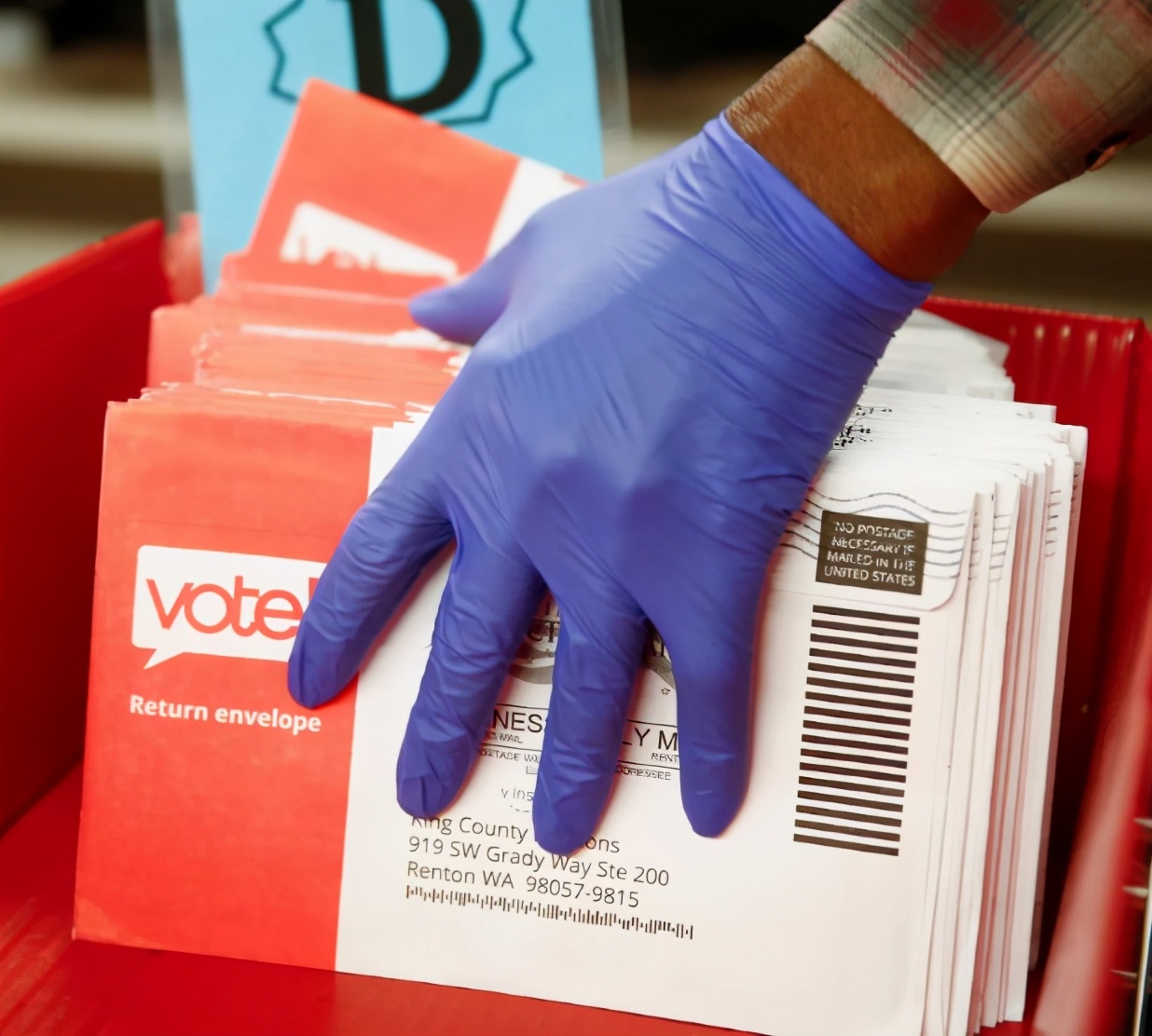 神秘组织给选民发恐吓信：不投川普就搞死你