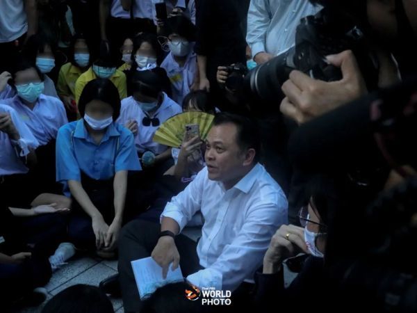 泰国教育部长：学校应允许言论自由