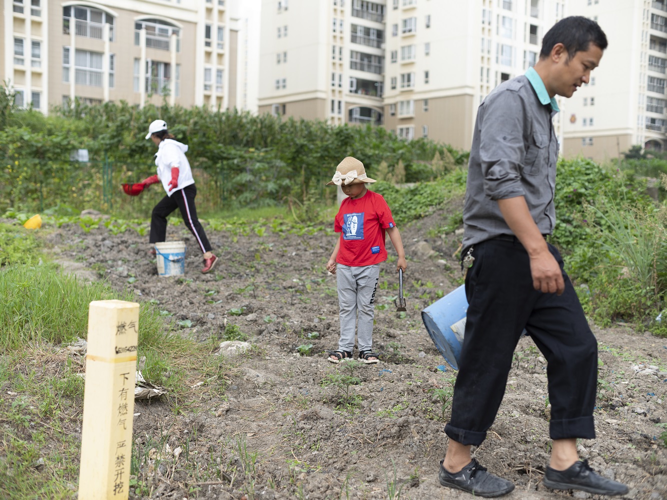 住烂尾楼的人：单亲妈妈身背房贷租不起房