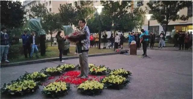 20年表白进化史，只会发土味情话就输了