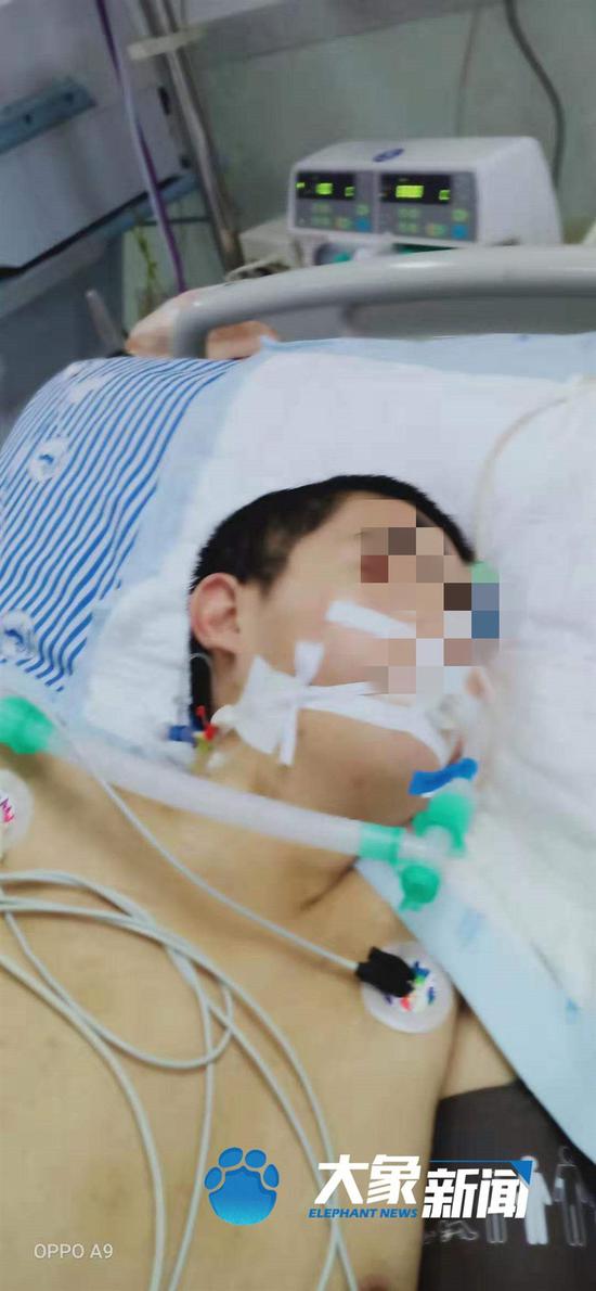 17岁少年的死亡追问:看守所内昏倒为何继续擦地板？