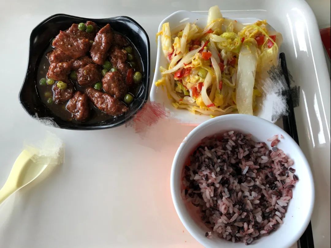 在大厂996的年轻人图什么？食堂