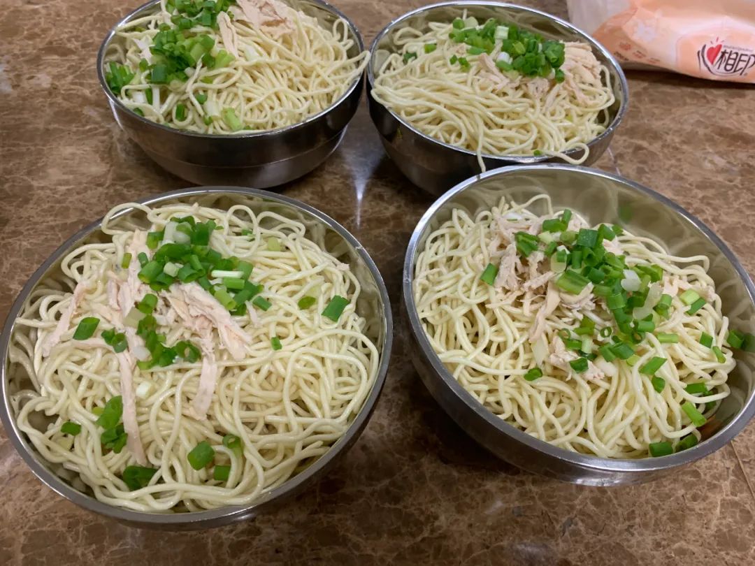 在大厂996的年轻人图什么？食堂