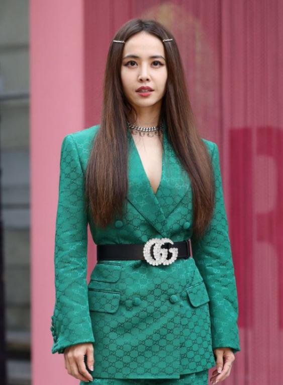 Jolin Tsai Is Fashionable Naked Wear Old Fashioned Suits Seemingly