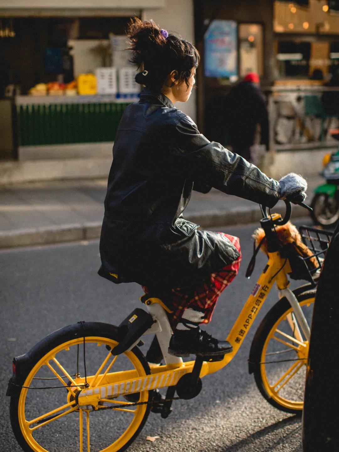 早春穿搭图鉴,时髦人们的共同嗜好是?